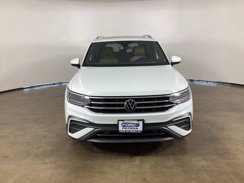 Used 2024 Volkswagen Tiguan SE w/ Panoramic Sunroof Package AWD/4WD image 3