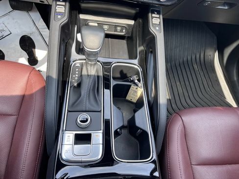 Certified 2024 Kia Telluride EX w/ EX Captain's Chair Package FWD image 17