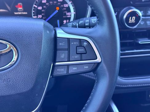 Used 2022 Toyota Highlander XLE image 26
