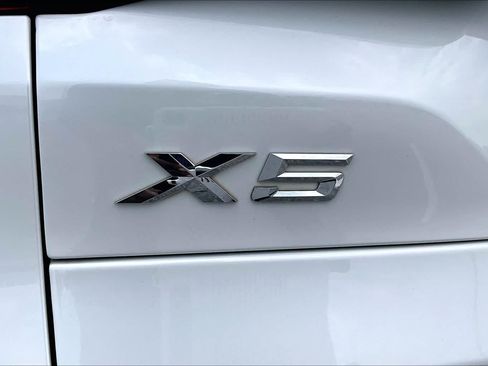 Used 2022 BMW X5 xDrive40i w/ Premium Package AWD/4WD image 29