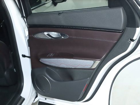 Used 2022 Genesis GV70 2.5T w/ Advanced Package image 32