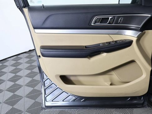 Used 2017 Ford Explorer XLT w/ Equipment Group 202A image 12