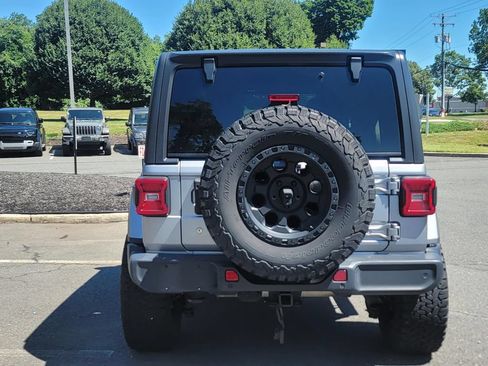 Used 2018 Jeep Wrangler Unlimited Sahara AWD/4WD image 7