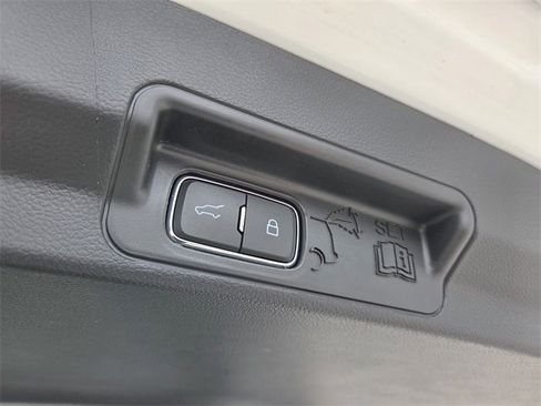 Used 2025 Ford Explorer ST image 19