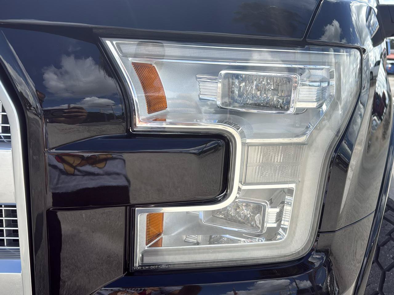 Used 2015 Ford F150 Platinum w/ Equipment Group 701A Luxury AWD/4WD image 53