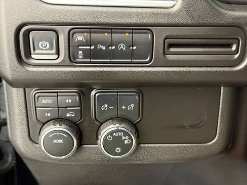Used 2024 Chevrolet Tahoe LT AWD/4WD image 32