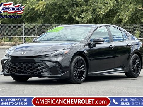 Used 2025 Toyota Camry SE FWD image 8