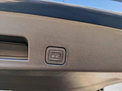 Used 2024 Chevrolet Traverse Z71 AWD/4WD image 7