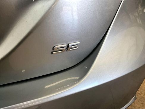 Used 2023 Toyota Camry SE FWD image 11