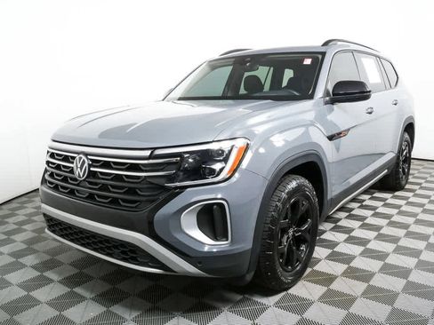 Certified 2024 Volkswagen Atlas Peak Edition SEL AWD/4WD image 33
