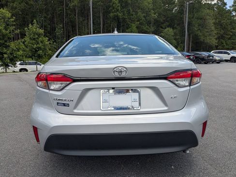 Used 2024 Toyota Corolla LE FWD image 5