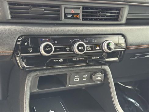 Used 2025 Honda Pilot TrailSport image 18