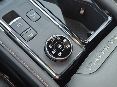 New 2025 Nissan Pathfinder Rock Creek image 24