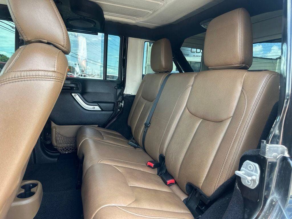 Used 2014 Jeep Wrangler Unlimited Sahara w/ Connectivity Group AWD/4WD image 17