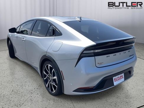 Used 2024 Toyota Prius Prime FWD image 3