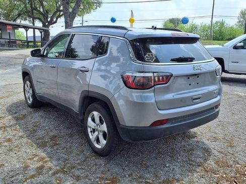Used 2018 Jeep Compass Latitude FWD image 5