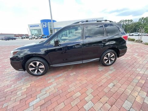 Used 2017 Subaru Forester 2.5i Premium w/ All-Weather Package AWD/4WD image 29