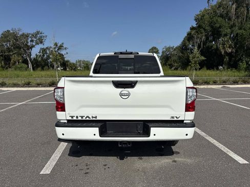 Used 2024 Nissan Titan SV w/ SV Convenience Package RWD image 4