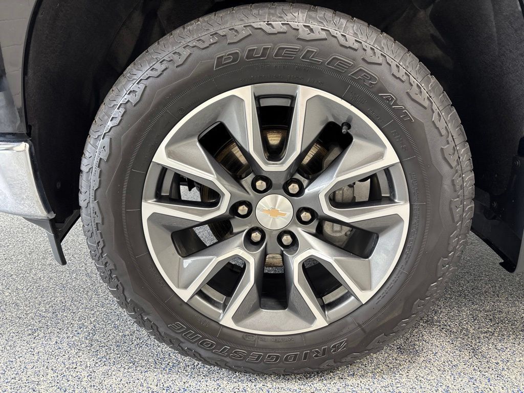 Used 2024 Chevrolet Silverado 1500 LT AWD/4WD image 42