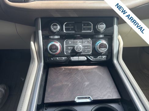 Used 2021 GMC Yukon XL Denali image 26