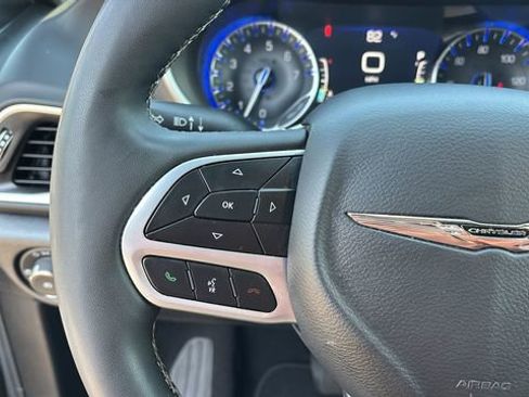 Used 2025 Chrysler Pacifica Select FWD image 22