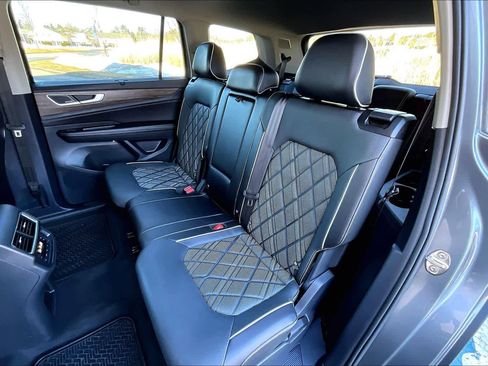 Used 2024 Volkswagen Atlas SEL Premium R-Line image 20