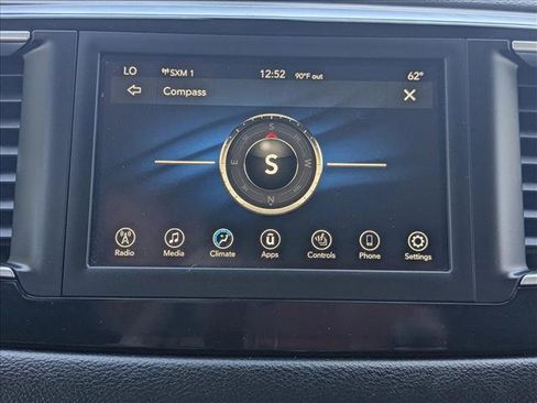 Used 2020 Chrysler Pacifica Touring-L FWD image 13