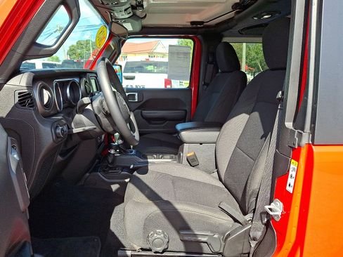 Used 2018 Jeep Wrangler Sport image 13