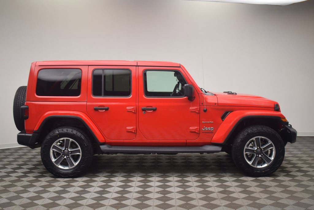 Used 2018 Jeep Wrangler Unlimited Sahara AWD/4WD image 9