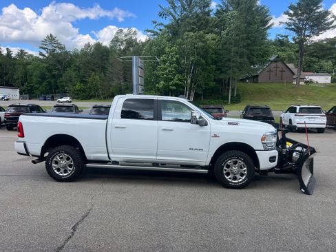 Used 2024 RAM 2500 Laramie AWD/4WD image 4