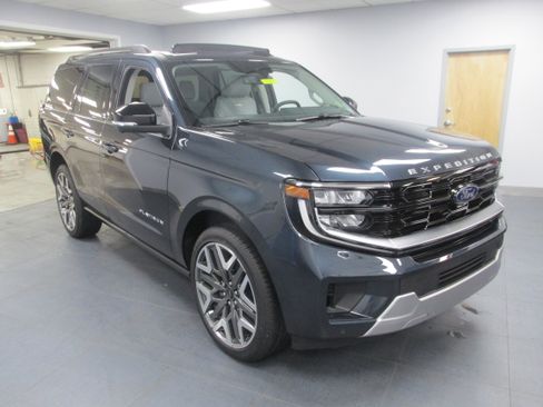 New 2025 Ford Expedition Platinum w/ Platinum Ultimate Package image 3