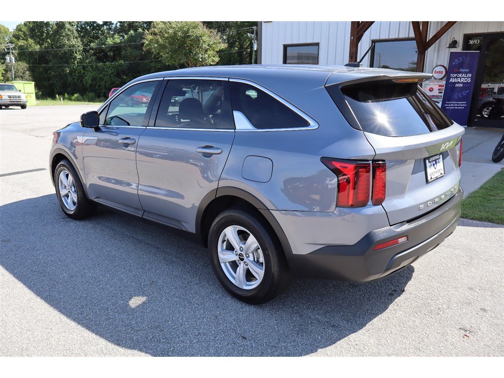 Used 2022 Kia Sorento LX FWD image 3