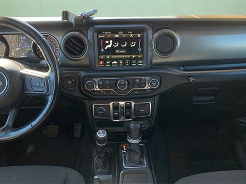 Certified 2022 Jeep Gladiator Willys image 22