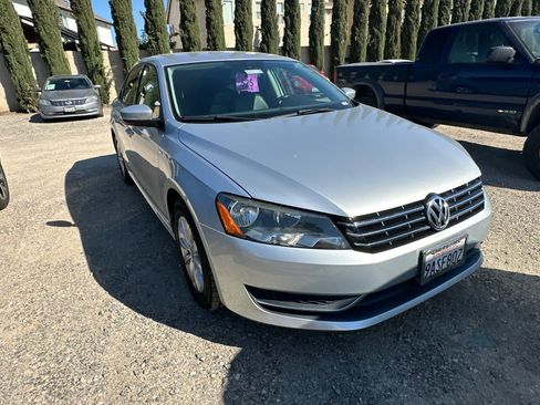 Used 2015 Volkswagen Passat FWD image 2