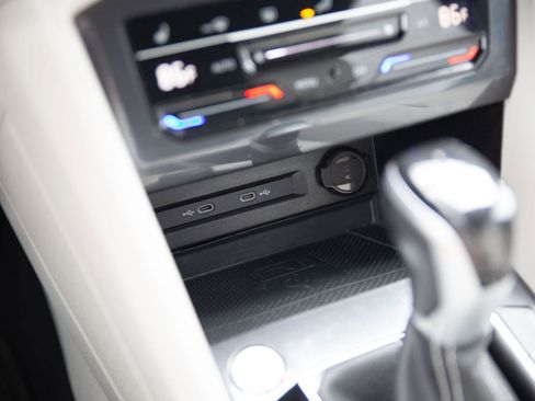 Used 2022 Volkswagen Tiguan SEL R-Line image 15