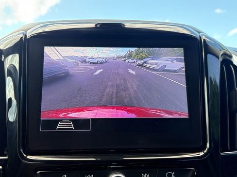 Used 2020 Chevrolet Traverse LT FWD image 13