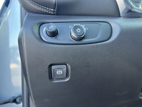 Used 2025 Chevrolet Blazer LT image 10