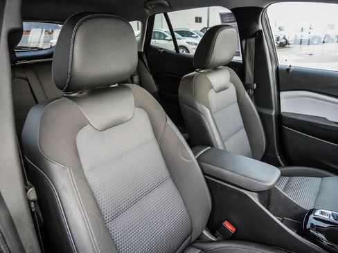 Used 2025 Chevrolet Trax LT FWD image 33