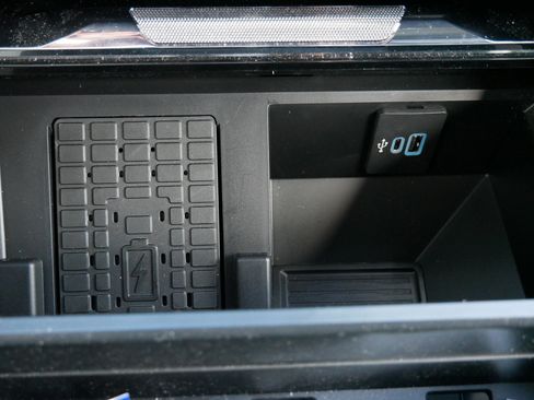 Used 2025 Ford F350 Lariat w/ FX4 Off-Road Package image 21