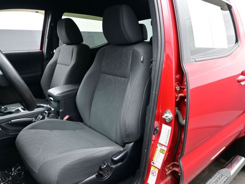 Used 2019 Toyota Tacoma TRD Sport image 11