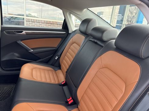 Used 2018 Volkswagen Passat 2.0T SEL Premium image 37