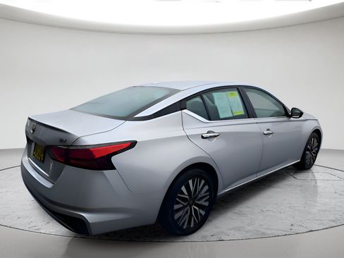 Used 2024 Nissan Altima 2.5 SV FWD image 5