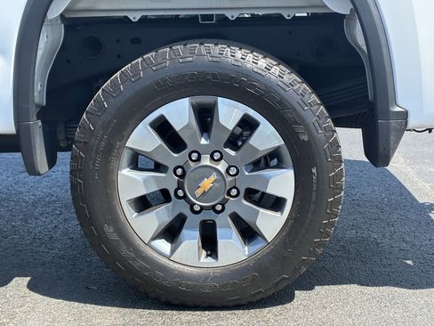 Used 2023 Chevrolet Silverado 2500 Custom AWD/4WD image 11