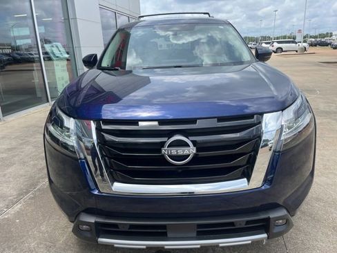 Certified 2024 Nissan Pathfinder Platinum w/ Lighting Package (N93) FWD image 6