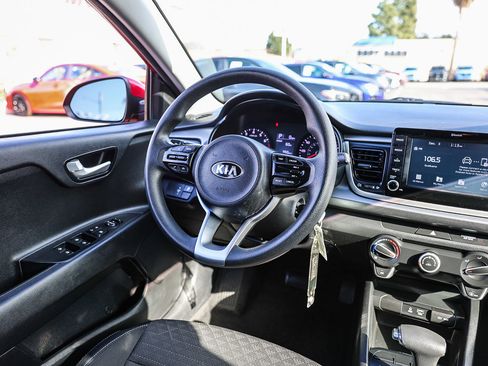 Used 2019 Kia Rio S image 5