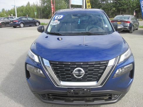 Used 2021 Nissan Rogue S image 2