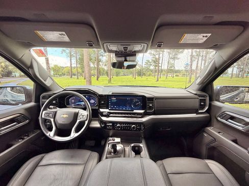 Used 2024 Chevrolet Silverado 1500 LTZ AWD/4WD image 2