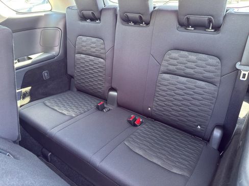 Used 2025 Nissan Pathfinder S FWD image 23