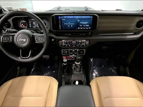 Used 2026 Jeep Gladiator Willys AWD/4WD image 18