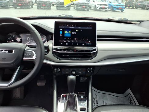 Used 2025 Jeep Compass Limited AWD/4WD image 13